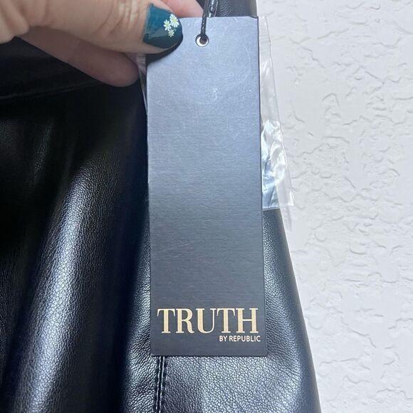 Truth by Republic matte faux leather circle skirt, size 10, NWT - Picture 2 of 6